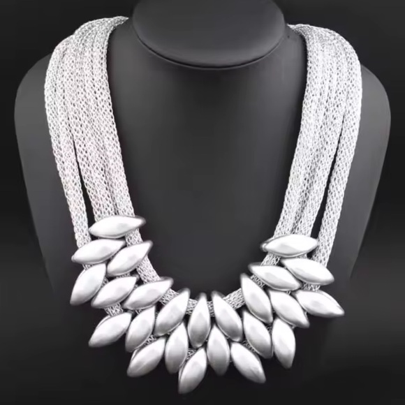 Josiane - Silver Hand Braided Retro Statement Necklace. 2025 Trends - Picture 4 of 5